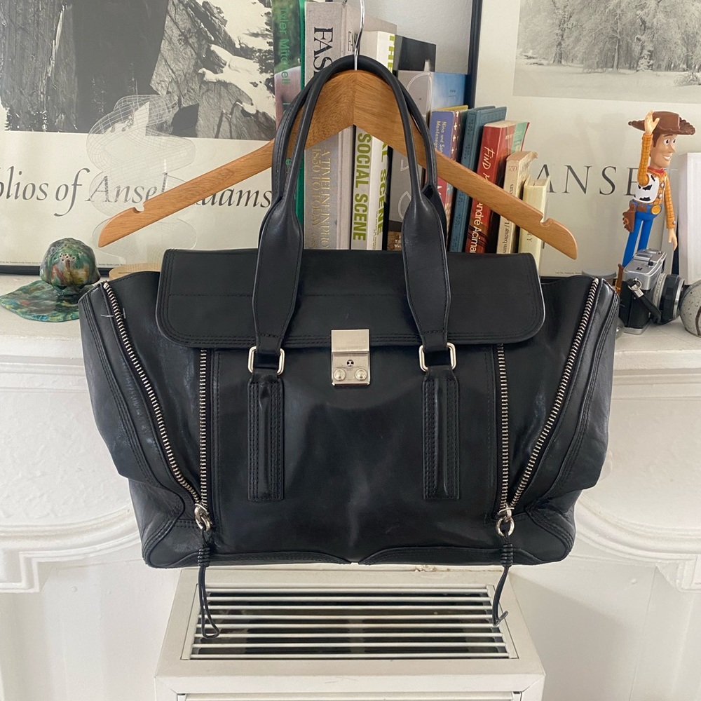 3.1 Phillip Lim Pashil large Black color.